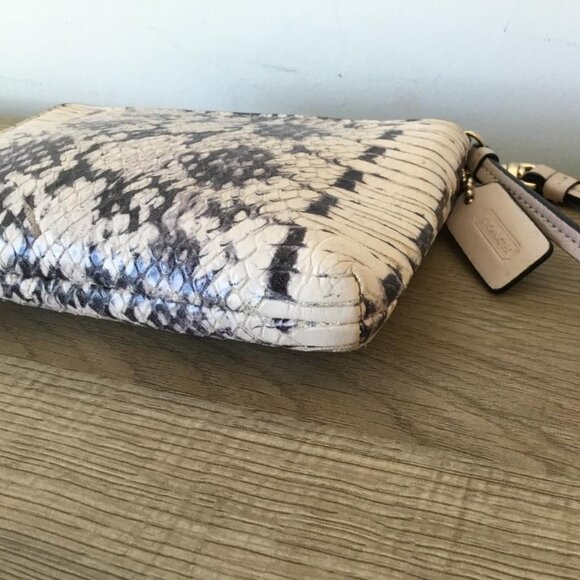Coach Madison Double Corner Zip Snakeskin Python Embossed Wristlet EUC - Picture 6 of 8